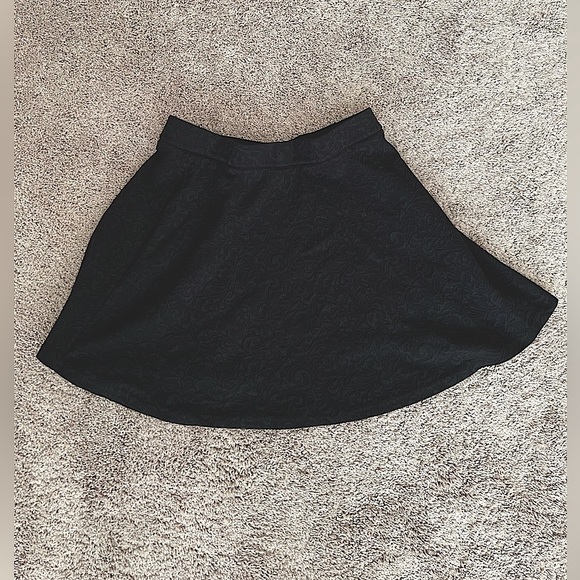 Dynamite Black jacquard print elastic waist mini a-line skirt. Size SMALL. Used - Picture 1 of 2